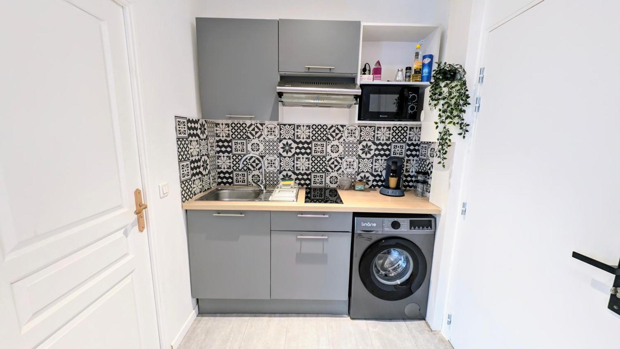 Grey Centre Apartment *